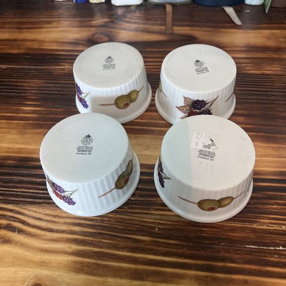 Royal Worcester Set Of 4 Evesham Ramekins Excellent Fine Porcelain ENGLAND - Picture 6 of 7